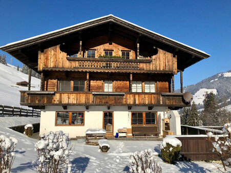 Wintersonne auf das Haus Hacklstoana